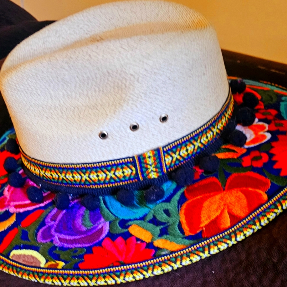 Embroidered women's hat / Sombrero de Palma Bordado-NUEVO